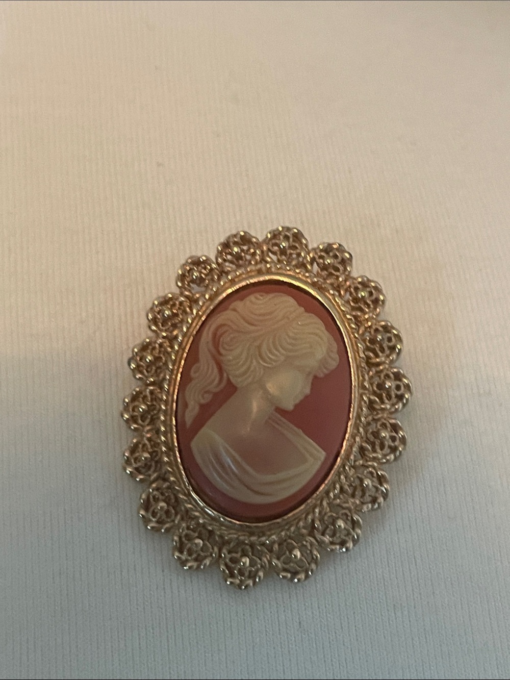 Gold-Tone Pink Cameo Brooch - Pendant Classic Women's Jewelry